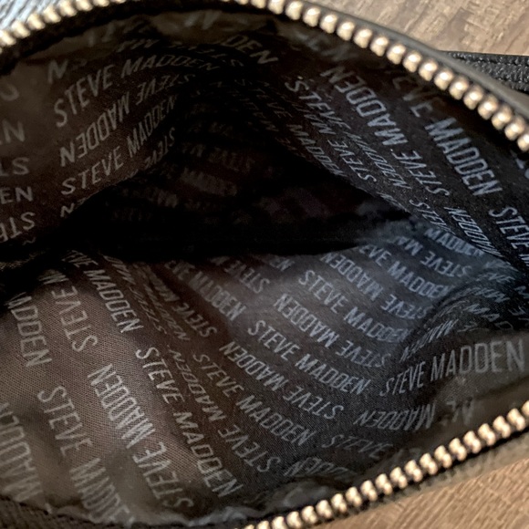 STEVE MADDEN WRISTLET - Picture 3 of 4